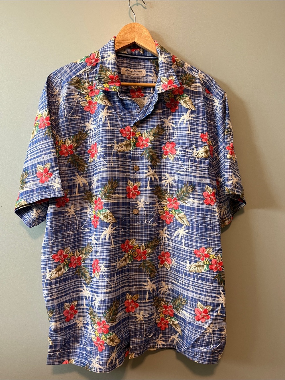 TOMMY BAHAMA LIGHTWEIGHT.        XL